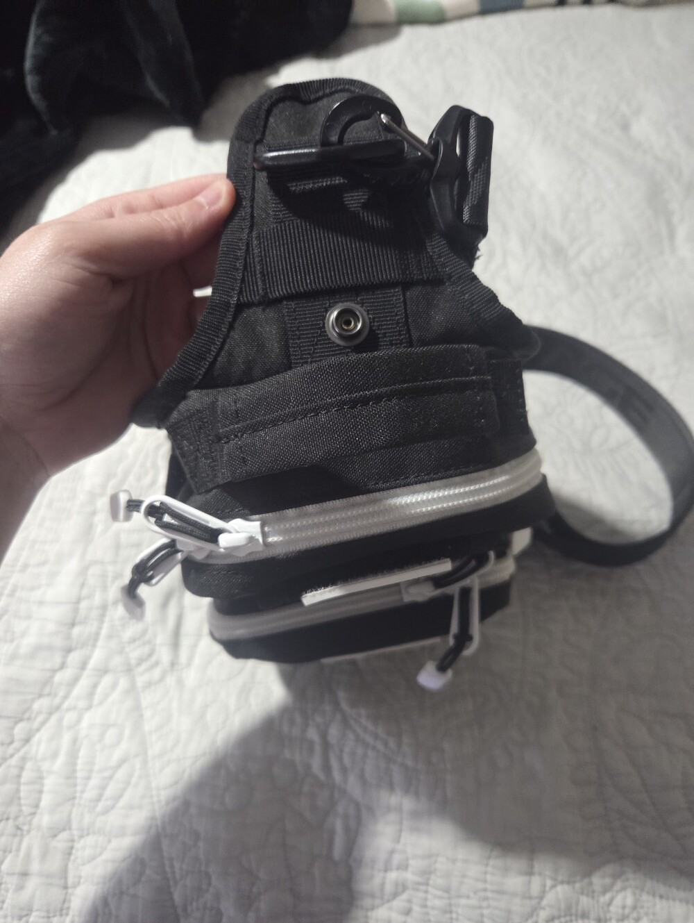 Wolfpak 4L Sling Bag - Picture 3 of 9